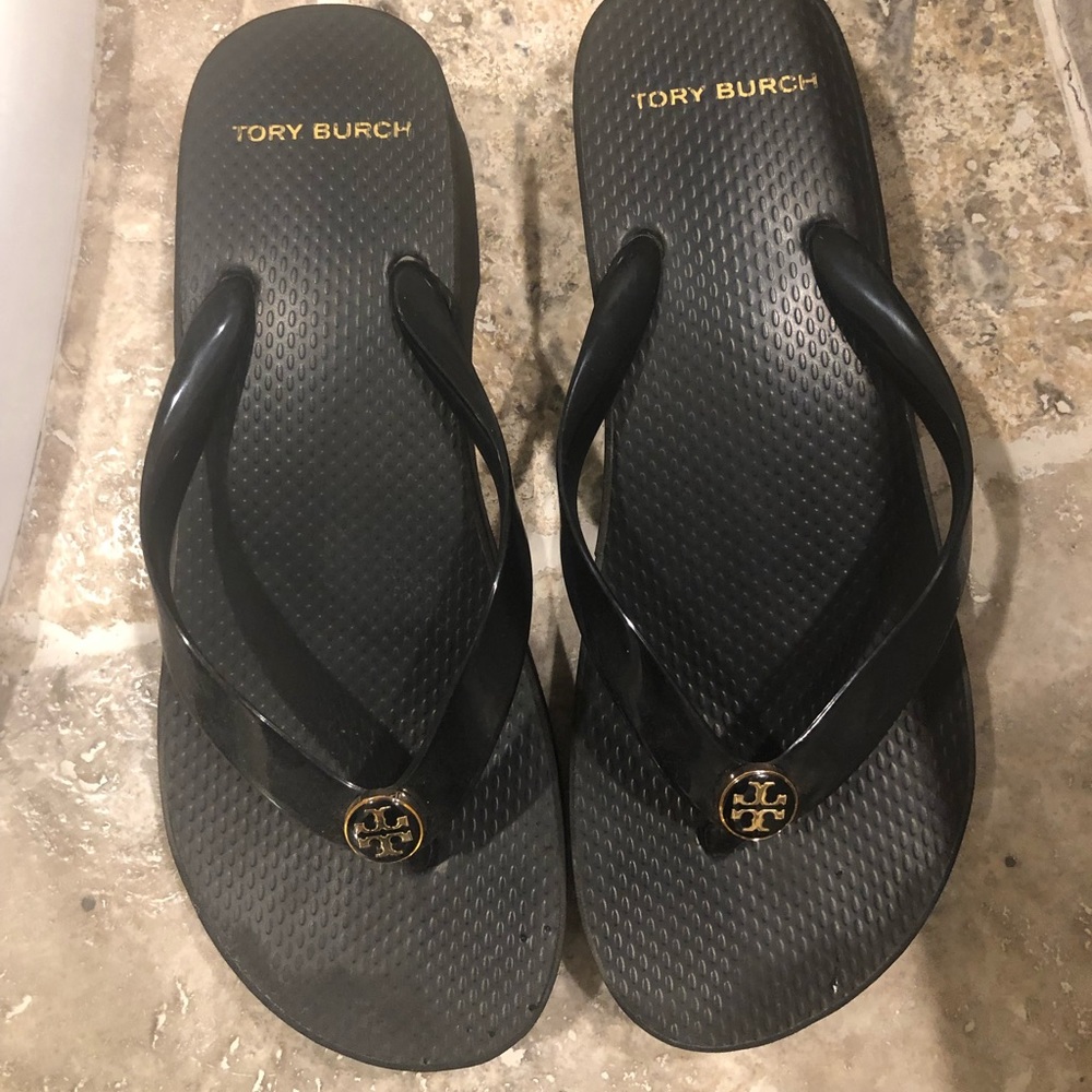 TORY BURCH FLIP FLOPS